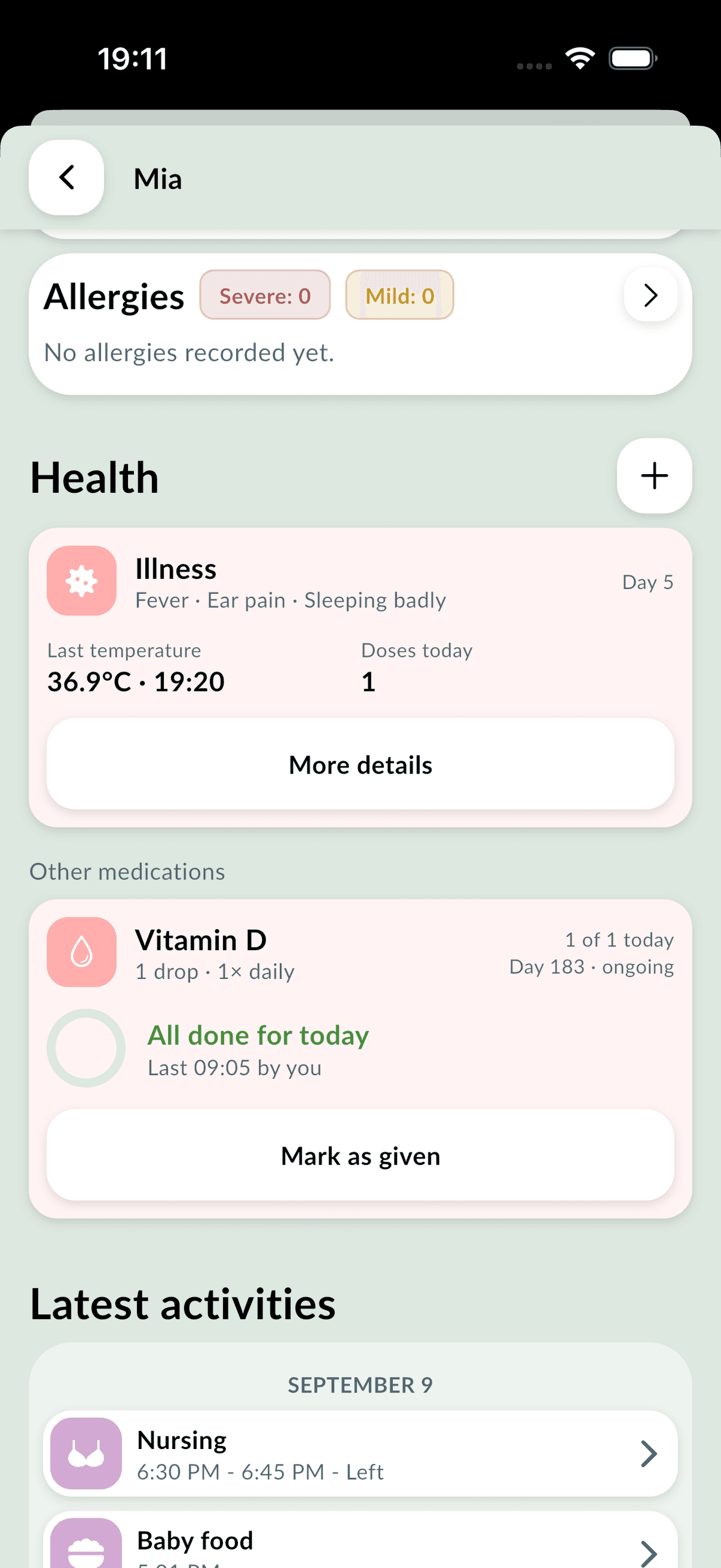 A baby's health section: an allergy summary, an open illness on day 5 with its symptoms, last temperature and doses given today, a standing vitamin D course, and the latest entries below