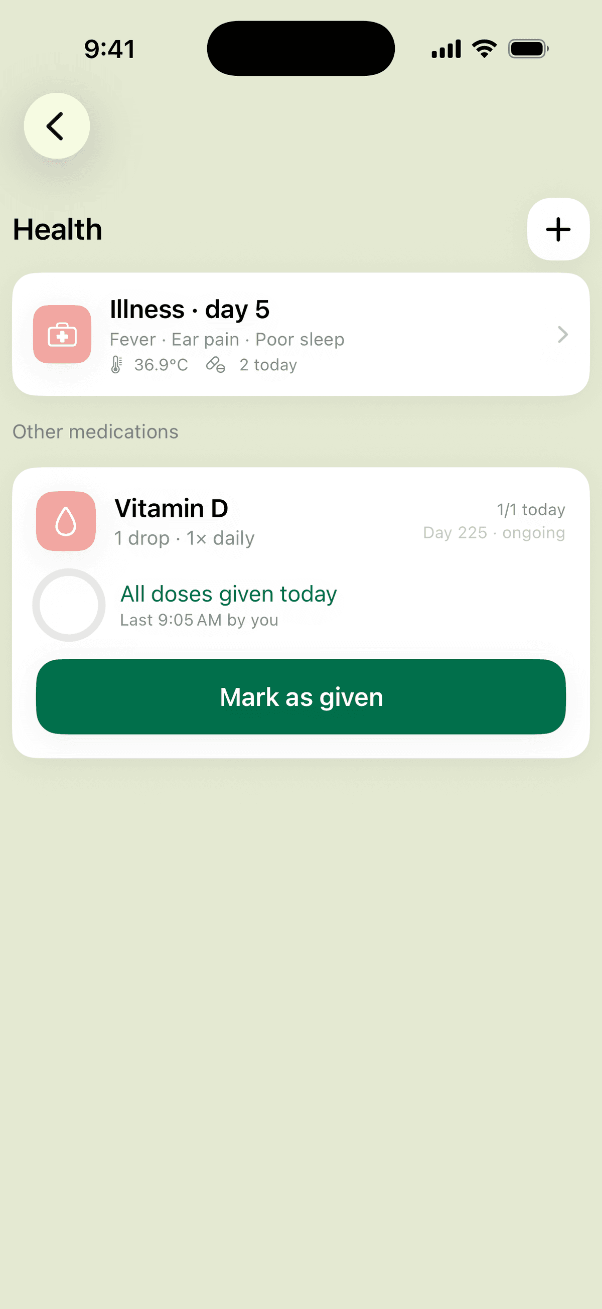 La sección de salud: una enfermedad abierta en su quinto día con sus síntomas, la última temperatura y las dosis de hoy, y debajo un tratamiento diario de vitamina D